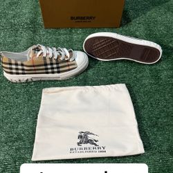 Burberry converse 