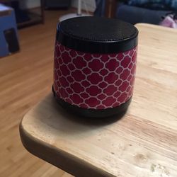 red round bluetooth speaker