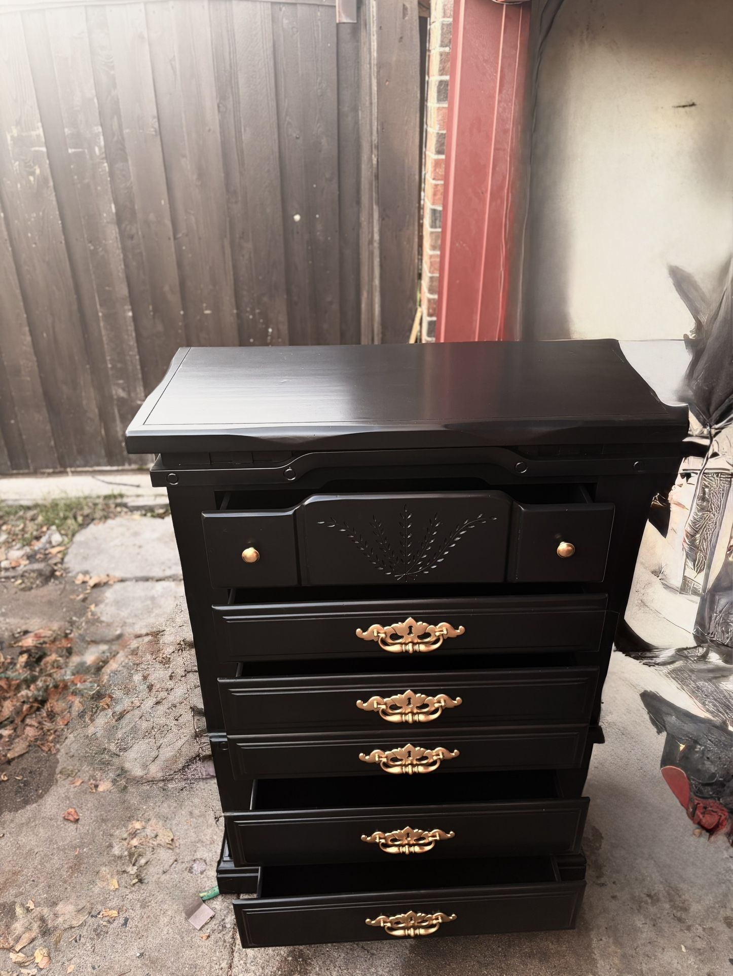 Bremmer black dresser