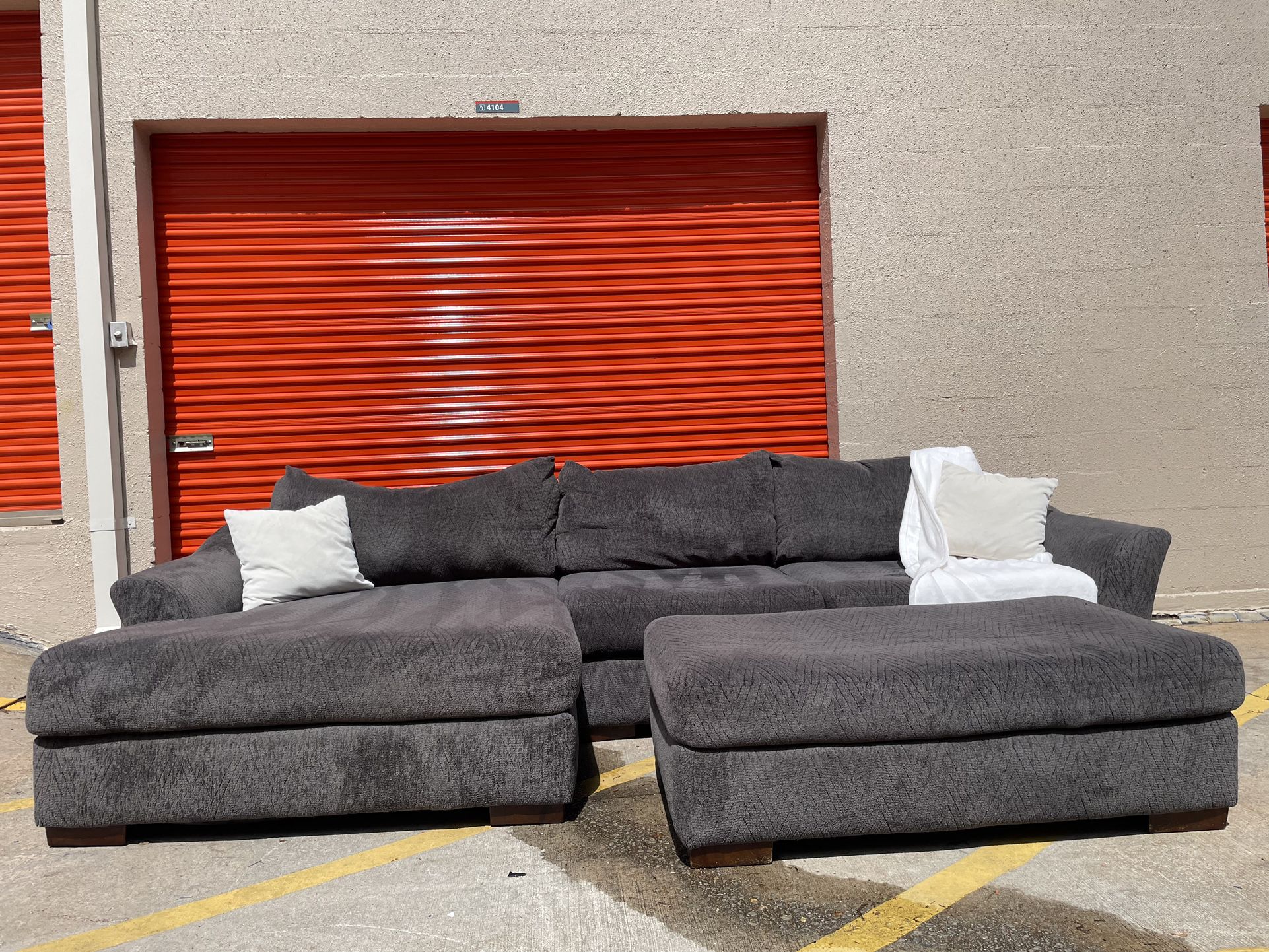 *Free Delivery* Oversized Sectional Couch with Ottoman