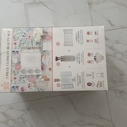 Mirror And Beauty Set