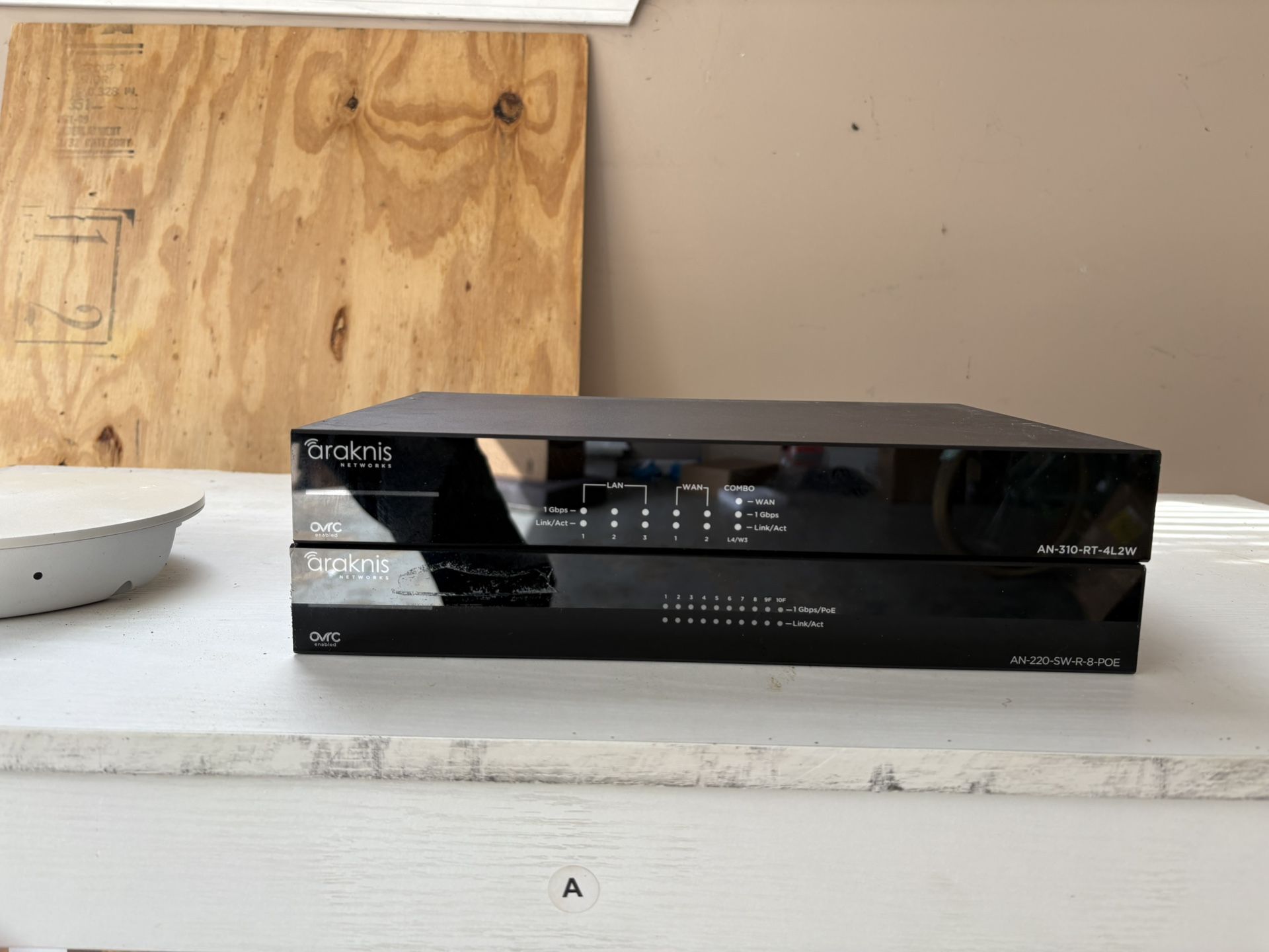 Araknis AN-310 Router + 8-Port PoE Switch – Pro-Grade Network Gear.