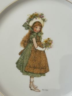 HOLLY HOBBIE® PATTERN: GREEN GIRL LIMITED EDITION INC. MCMLXXIV MADE IN JAPAN