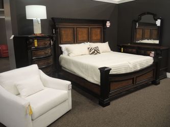 Manor Row Carnegie Manor King Mansion Panel Bed - Cinnamon | Headboard