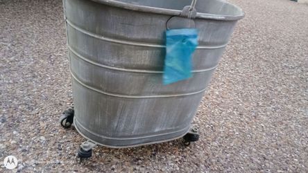 Galvanized Metal Tub/Bucket