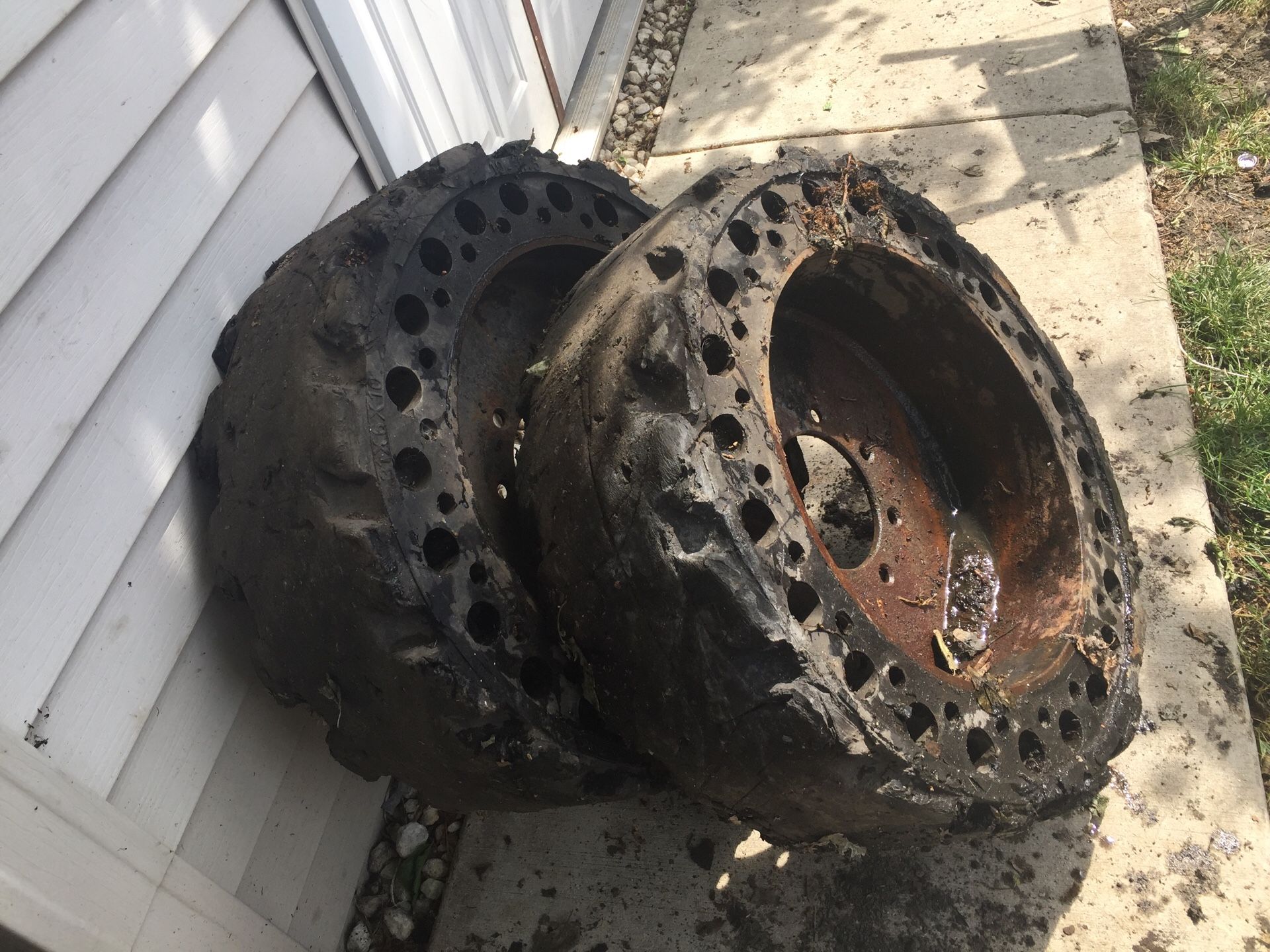 Bobcat llantas sólidas