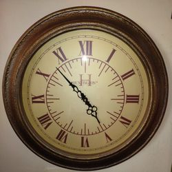 Huntington Wall Clock Over 20 Inches KEEPS THE TIME & WORKS.