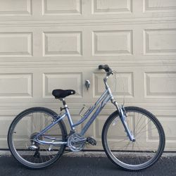 Giant Sedona Comfort Bike – Step-Thru Bicycle - 14” frame - Aluminium