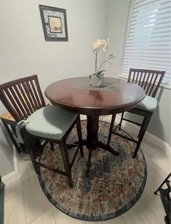 Dinning table with 2 chairs