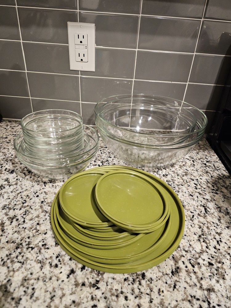 Nesting Glass Bowls With Assorted Lids