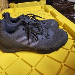 ADIDAS HIKING SHOES SIZE 11.5