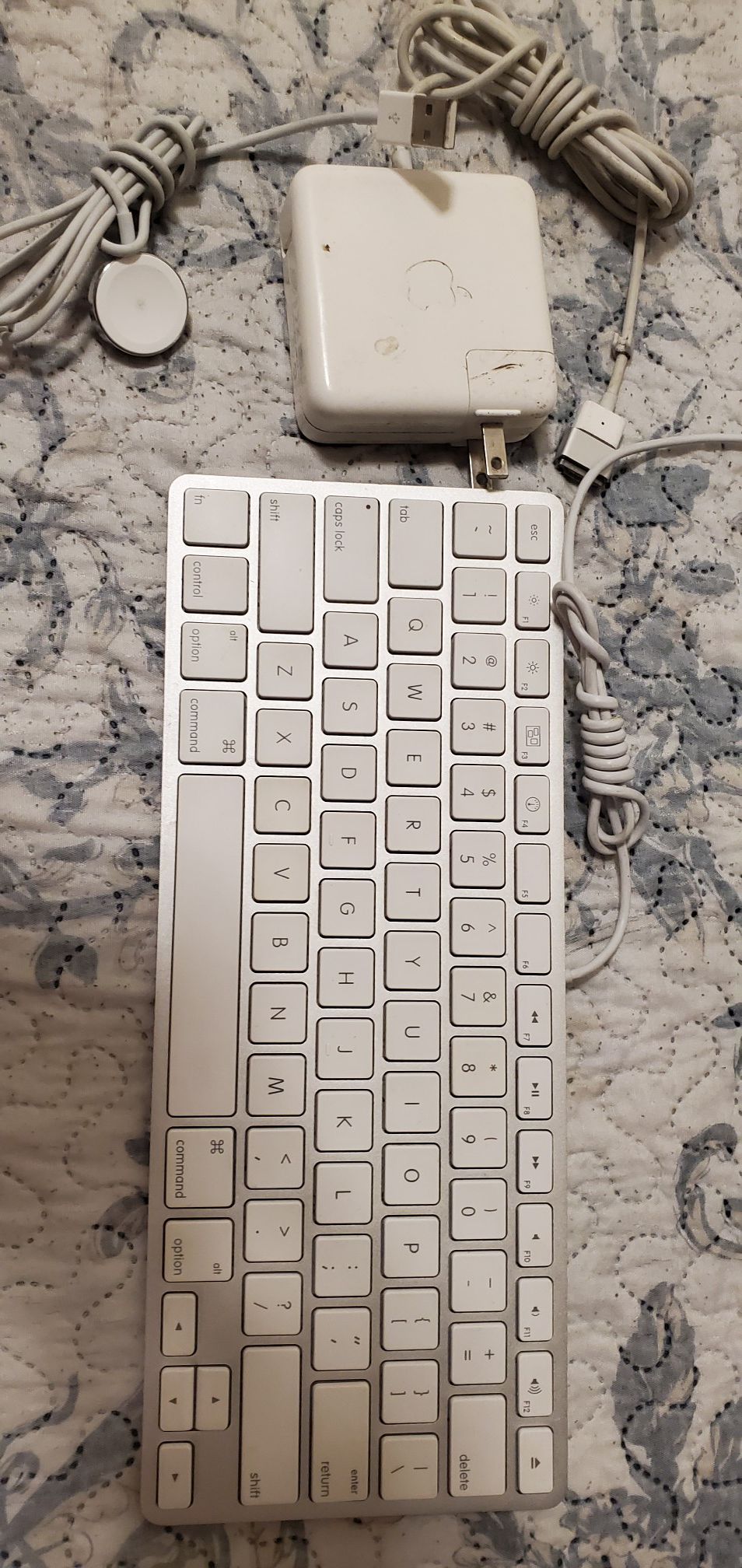 Keyboard mac, charger macbook, charger apple watch