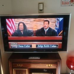 60 Inch Sony Flat Screen Has HDMI Has A Remote Very Good Picture No Issues
