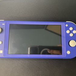 Nintendo Switch Lite - Purple W/ Mario Kart 8 Deluxe cartridge