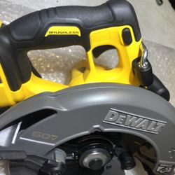 Dewalt  Saw 20 V Flex Volt 71/4