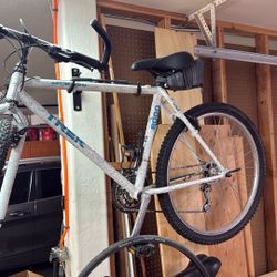 Trek 8000 Mountain Bike 