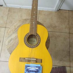 Acoustic Guitar with Strings / Guitarra Acústica  Con un set de Cuerdas 