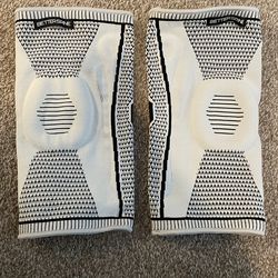 Better Spine Knee Braces lot of 2