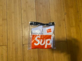size 6-12 white supreme x hanes socks