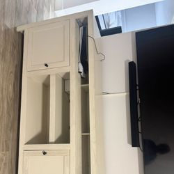 Tv Stand/ Entertainment Center