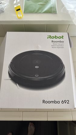 Roomba 692 vacuum - used
