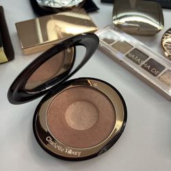 Charlotte Tilbury Cheek To Chic Pillow Talk Blush 