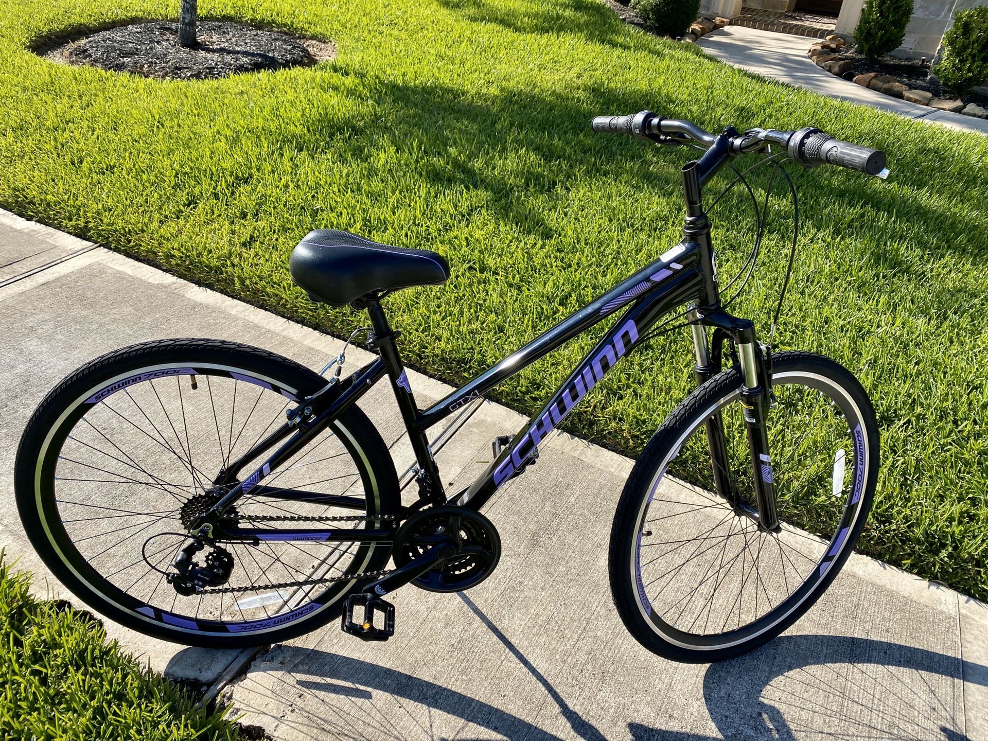 Schwinn GTX Comfort Hybrid Bike