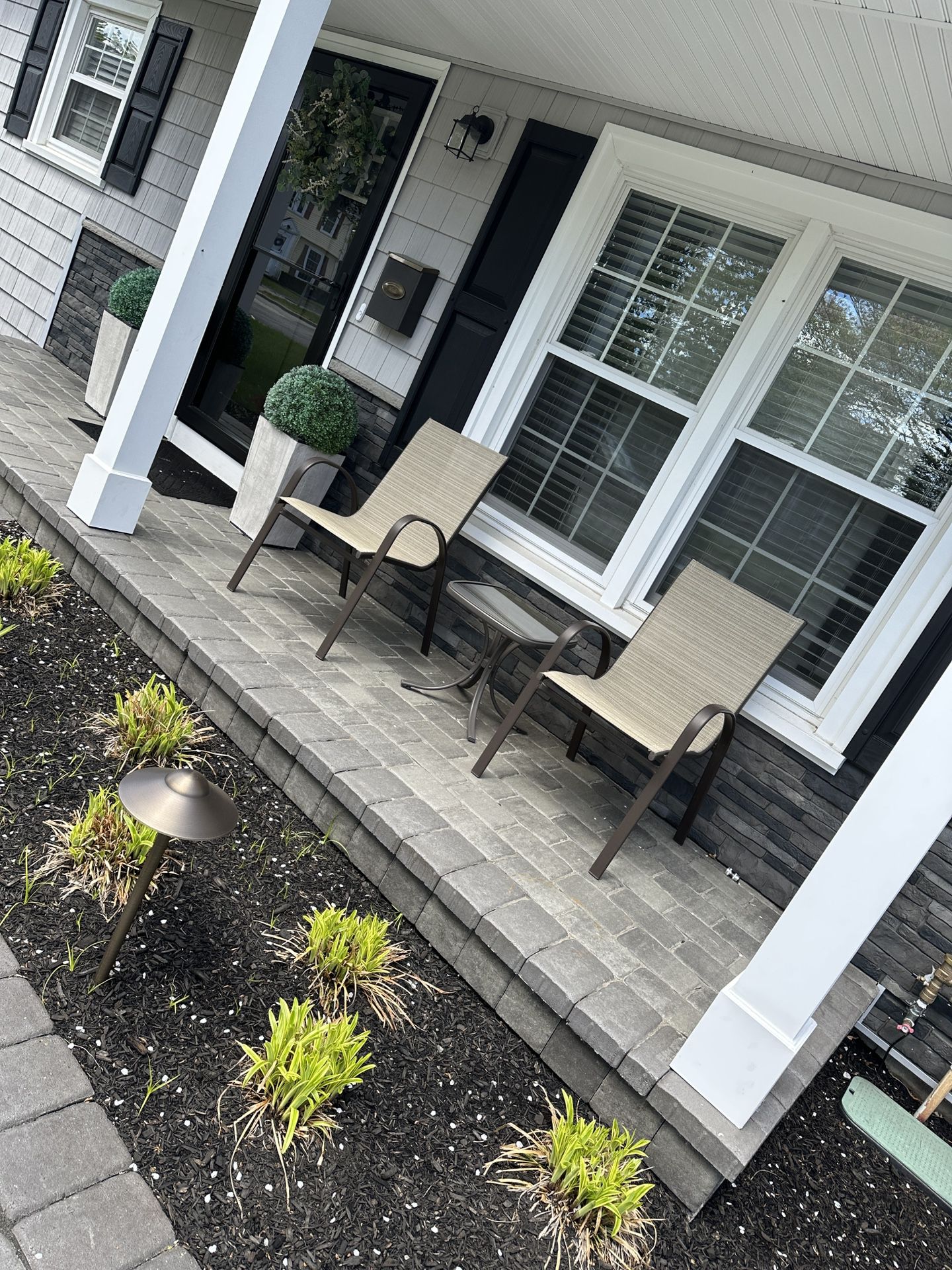 Outdoor patio set (2 Chairs And Table)