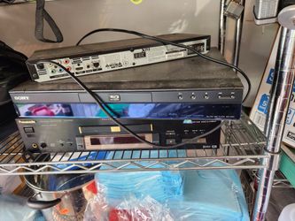 2 DVD Plays One Blue Ray Player Brand Name 100