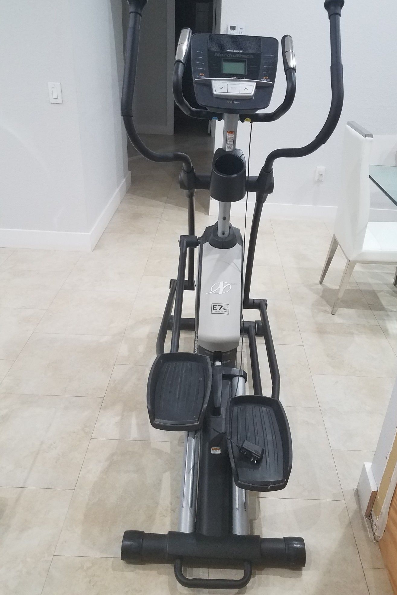 Nordictrack E7 SV Front drive Elliptical Machine for Sale in Miami, FL