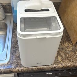 Midea Ice Maker