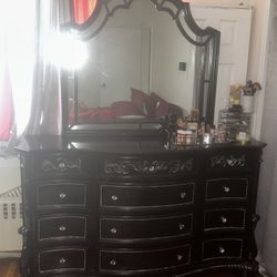 Luxury Brown Dresser Set – Excellent Condition – $1,000 (Both Pieces)