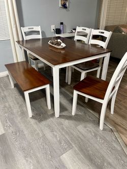Beautiful Table, 4 Chairs, and Bench — Excellent Condition