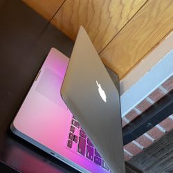 Apple MacBook Pro 13” I5/8GB/256GB SSD $140