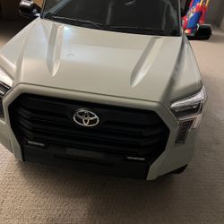 Kids Electric Car Toyota Tundra (like New)