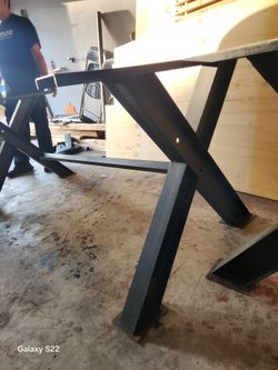 Pata de metal para mesa