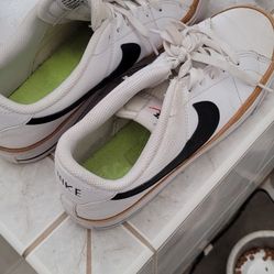 Nike Court Legacy Womans Size 8