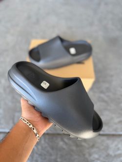 Adidas Yeezy Slide Onyx size 10