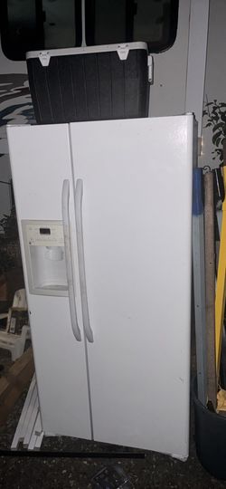 GE Side-by-Side Refrigerator with Ice Maker