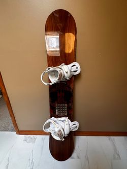 Arbor Element 155cm Snowboard + Burton Mission Bindings