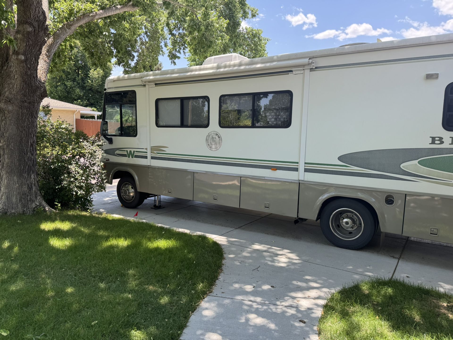 2002 Brave Motorhome
