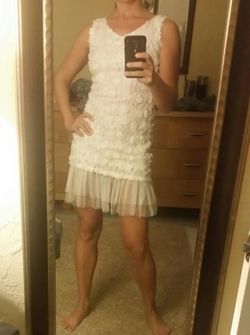 Cute dress! classy, vintage look. Size 4