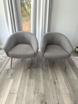 Set of 2 gray accent chairs