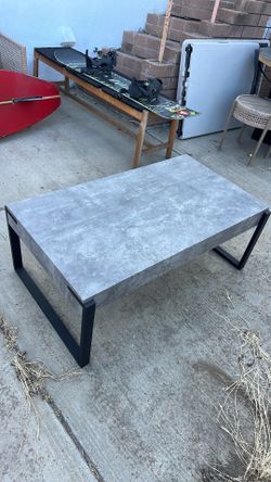 Coffee table (concrete finish)