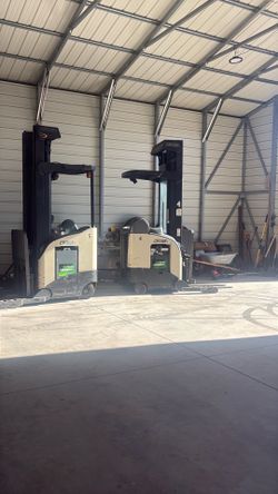 Electric forklift