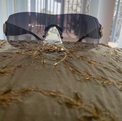 Sunglasses with gold detailing