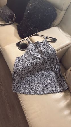 Cute summer top from Old Navy. Size M