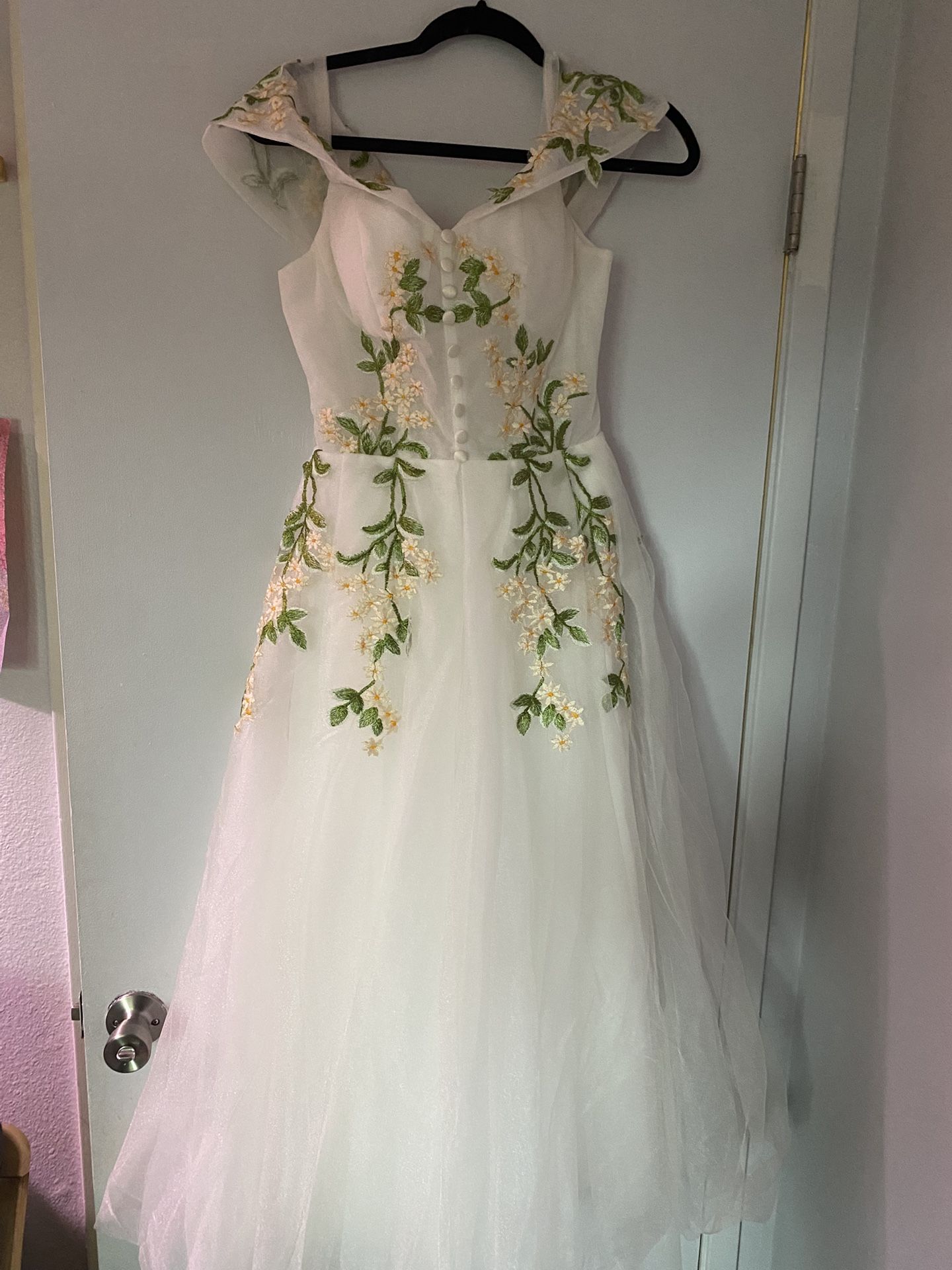 White Floral Pattern Wedding/Prom Dress