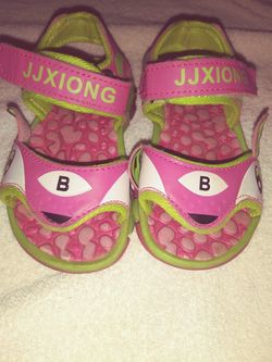 Girl sandle size 7