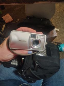 Fujifilm FinePix 2600 Zoom Digital Camera - Silver (2.0MP)